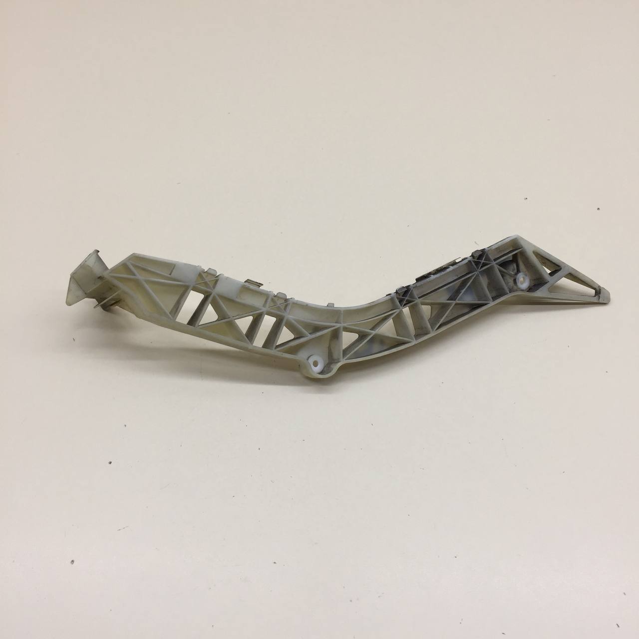 Кронштейн заднего бампера правый Mazda Mazda 3 (BK) 2002-2009