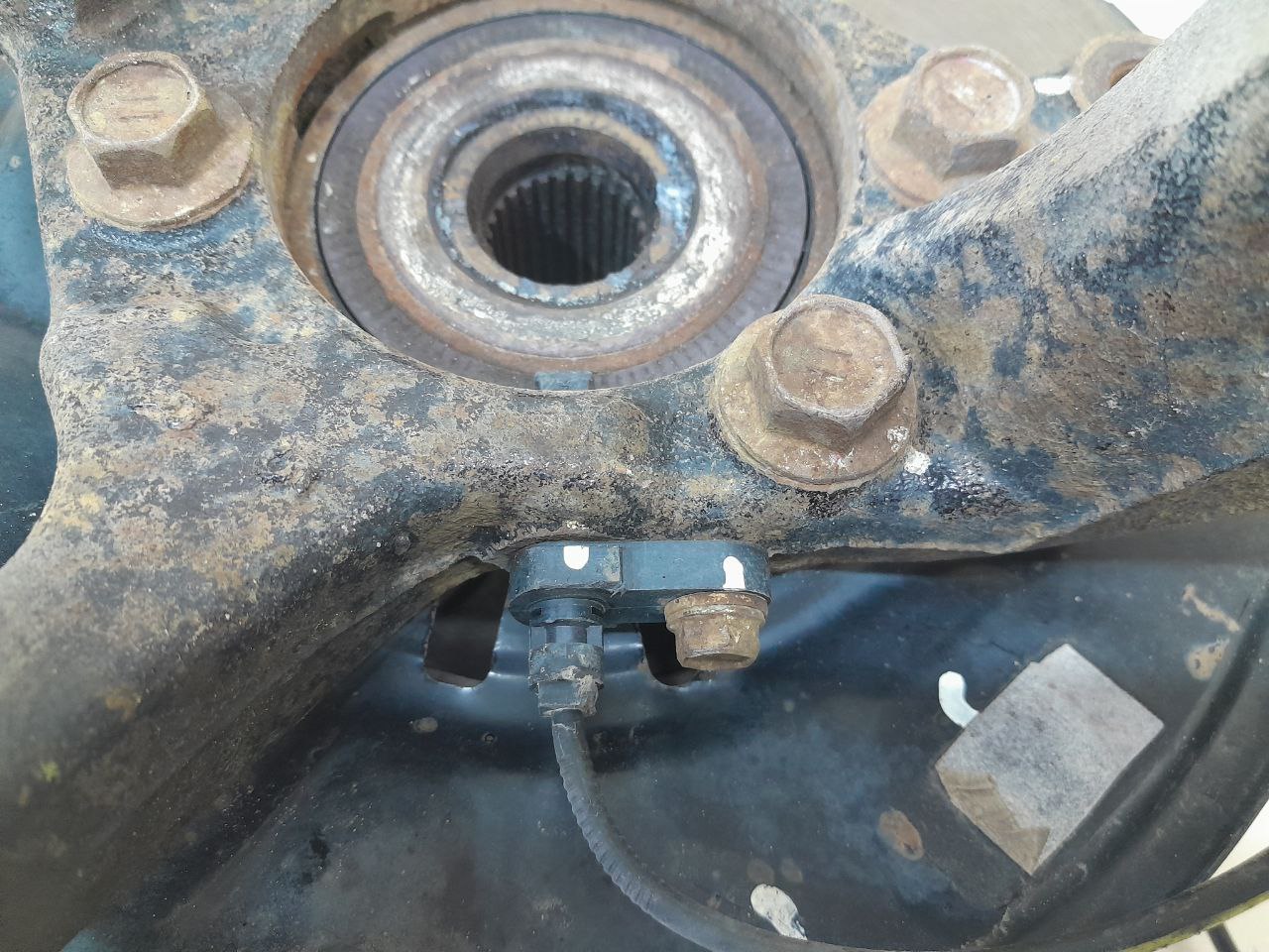 Кулак поворотный передний правый Toyota Corolla E150 2006-2013