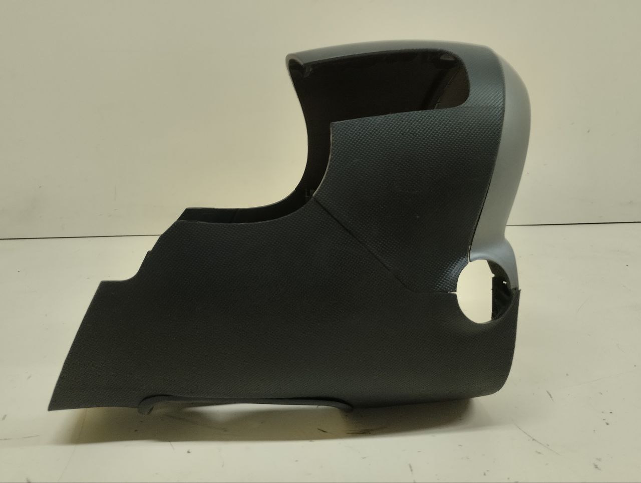Кожух рулевой колонки Peugeot 107 2006-2014 Кожух рулевой колонки Peugeot 107 2006-2014