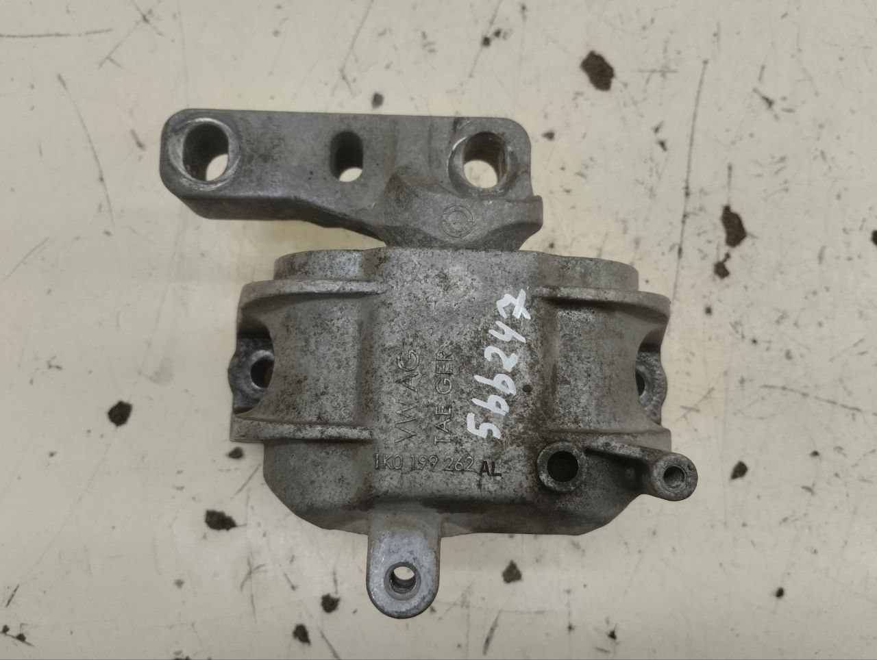 Опора двигателя правая Skoda Octavia (A5 1Z-) 2004-2013 Опора двигателя правая Skoda Octavia (A5 1Z-) 2004-2013