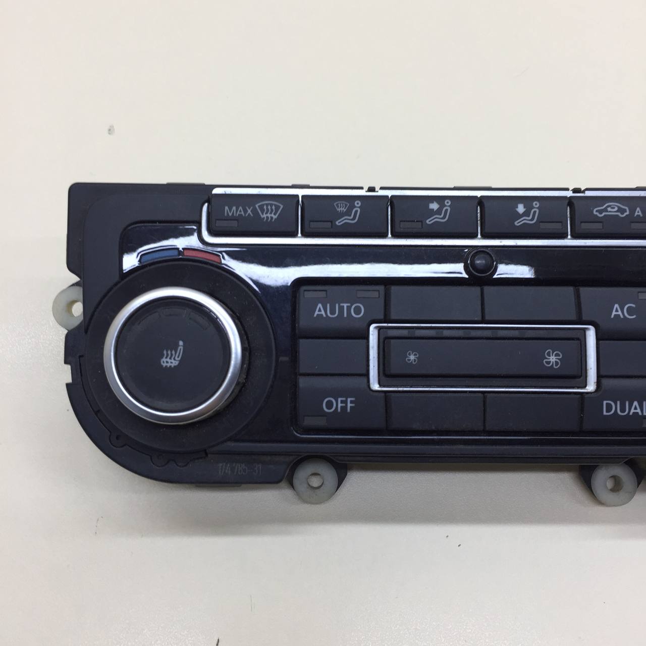 Блок управления климатической установкой Volkswagen Tiguan (5N1) 2007-2011