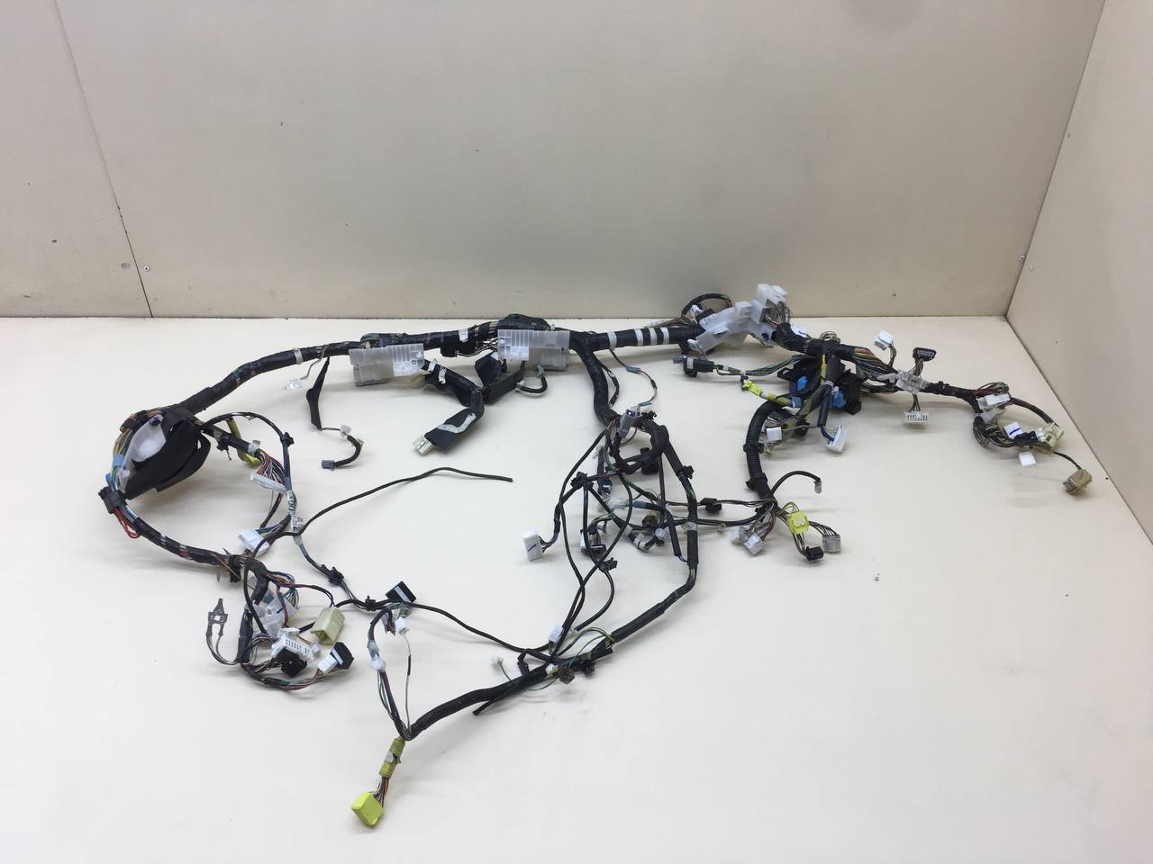Проводка под торпедо Toyota Rav 4 (A30) 2006-2013