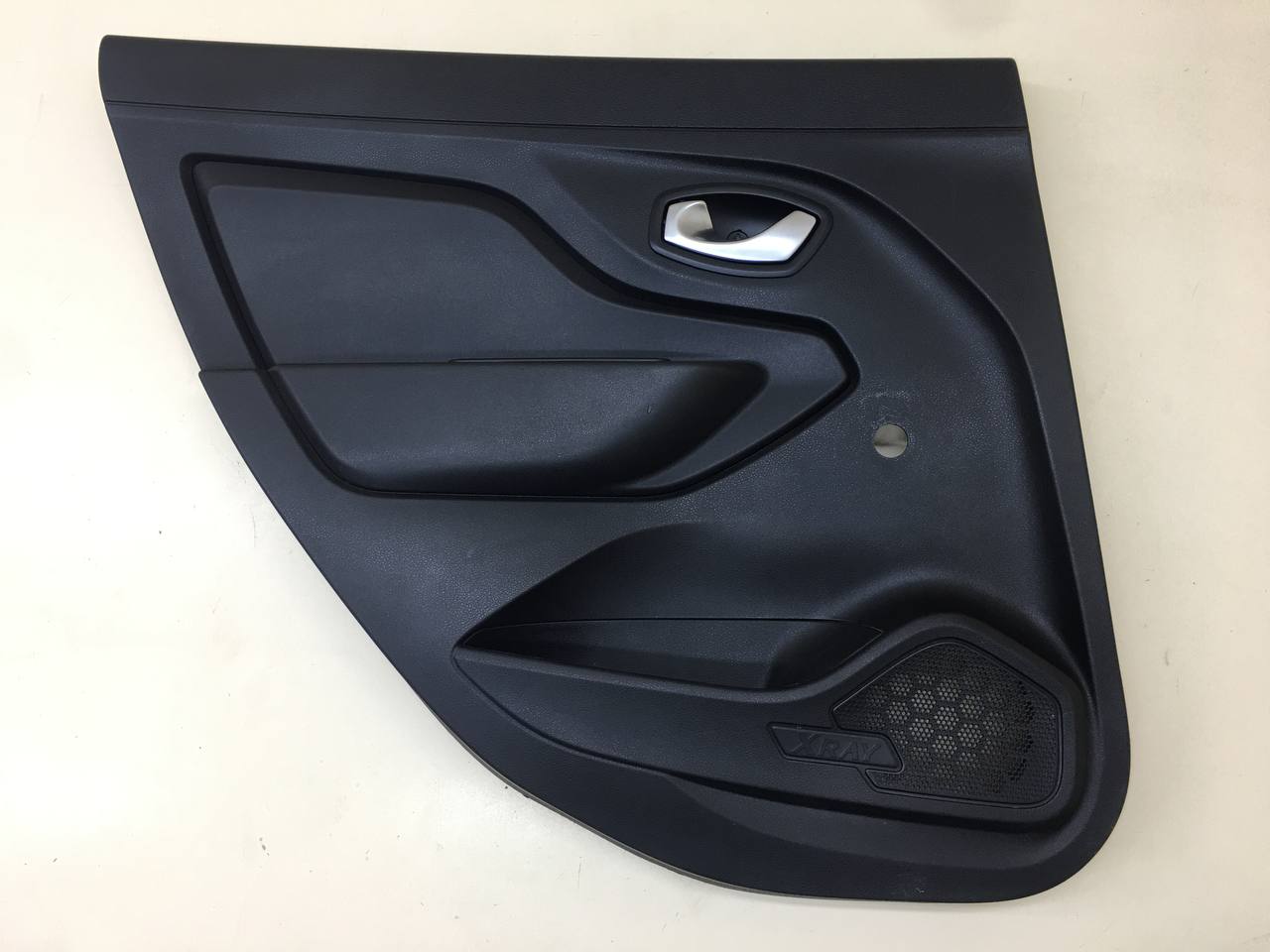 Обшивка двери задней левой Lada  X-RAY Cross 2018 >