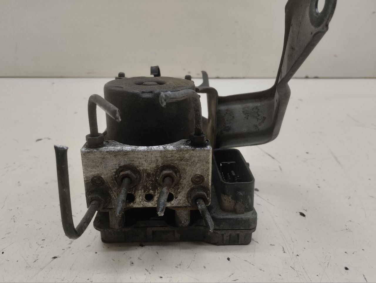 Блок ABS (насос) Mitsubishi Lancer 9 (CS/Classic) 2000-2011 Блок ABS (насос) Mitsubishi Lancer 9 (CS/Classic) 2000-2011