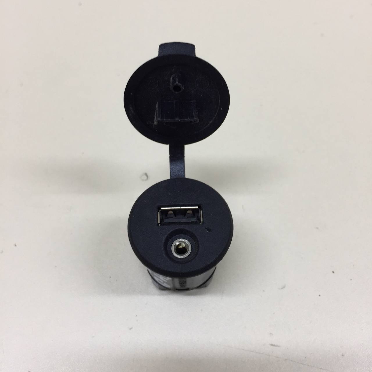 Разъем (USB AUX) Lada Vesta 2015> Разъем (USB AUX) Lada Vesta 2015>