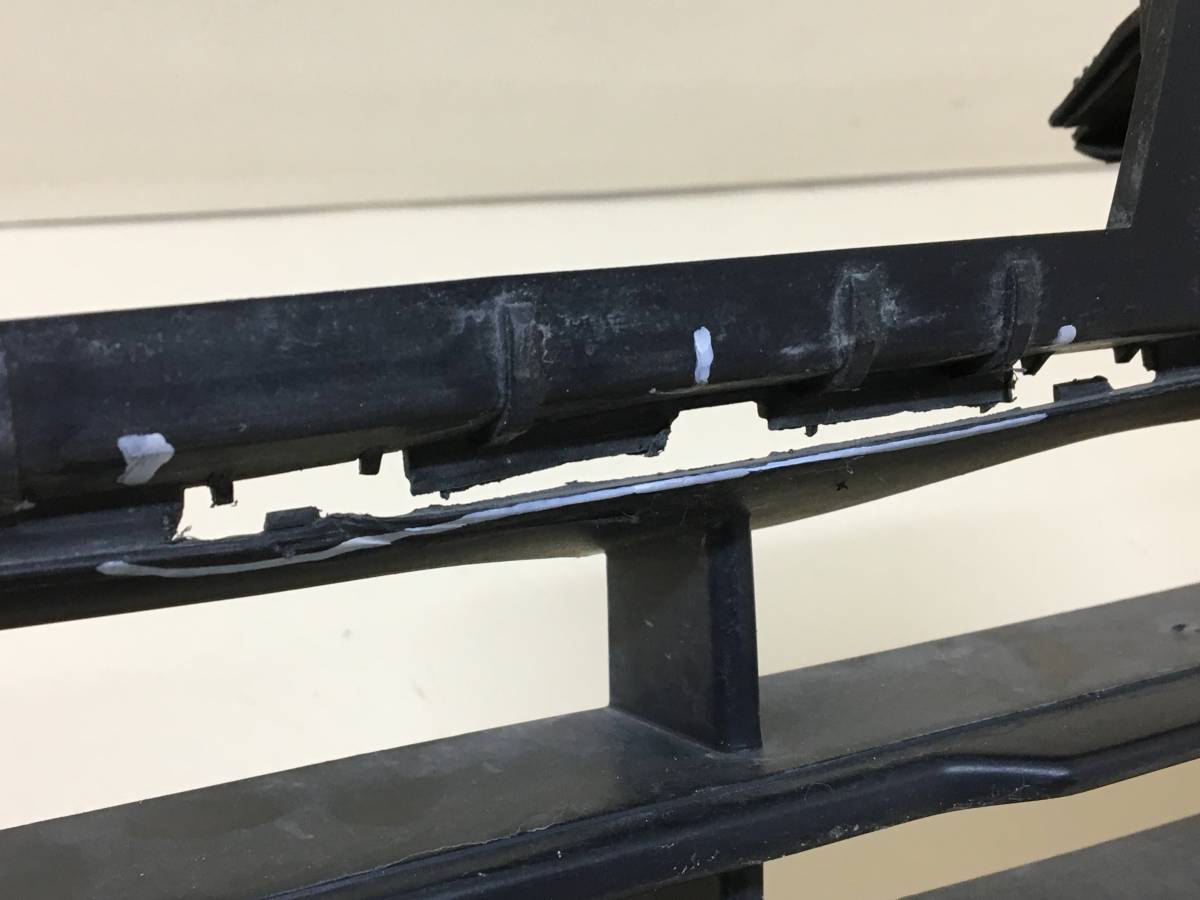 Решетка в бампер центральная Kia Seltos 2019>