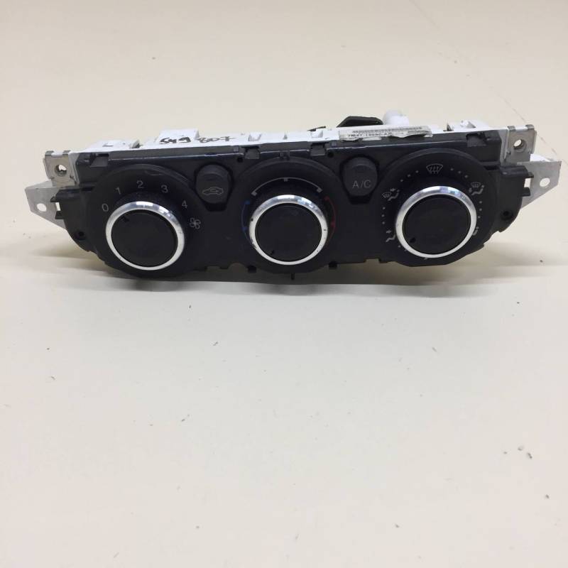 Блок управления отопителем Ford Focus 2 (DB) 2008-2011 Блок управления отопителем Ford Focus 2 (DB) 2008-2011