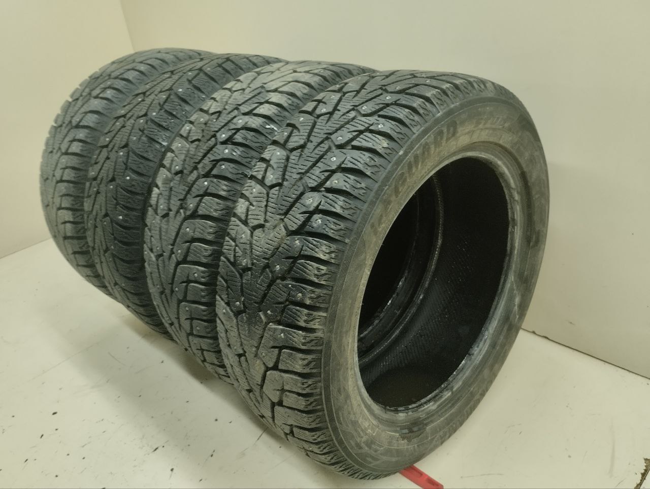 Шины к-кт R16 Зимние шипованные YOKOHAMA  ICE GUARD