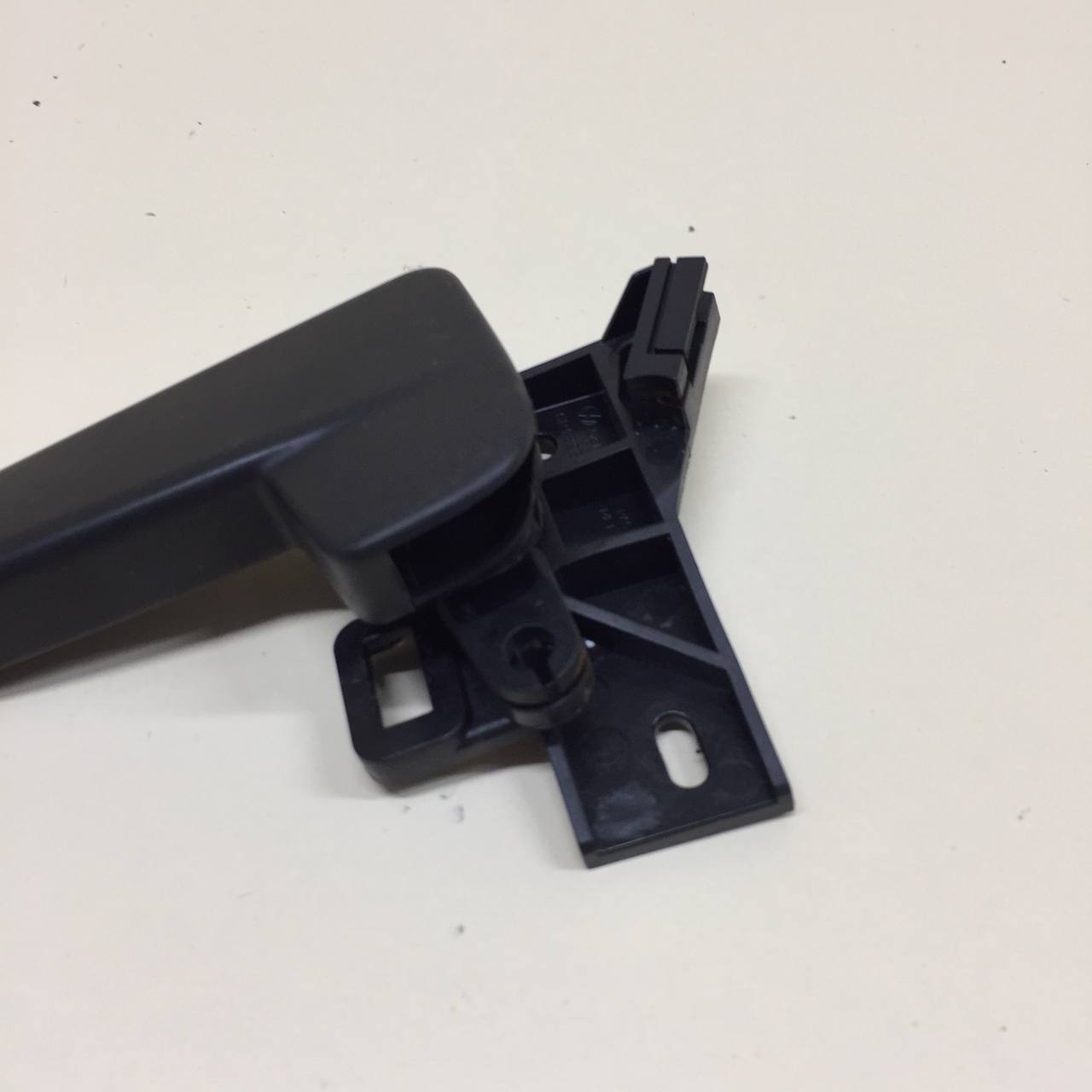 Ручка открывания капота Volkswagen Polo (MK5) 2011-2020 Ручка открывания капота Volkswagen Polo (MK5) 2011-2020