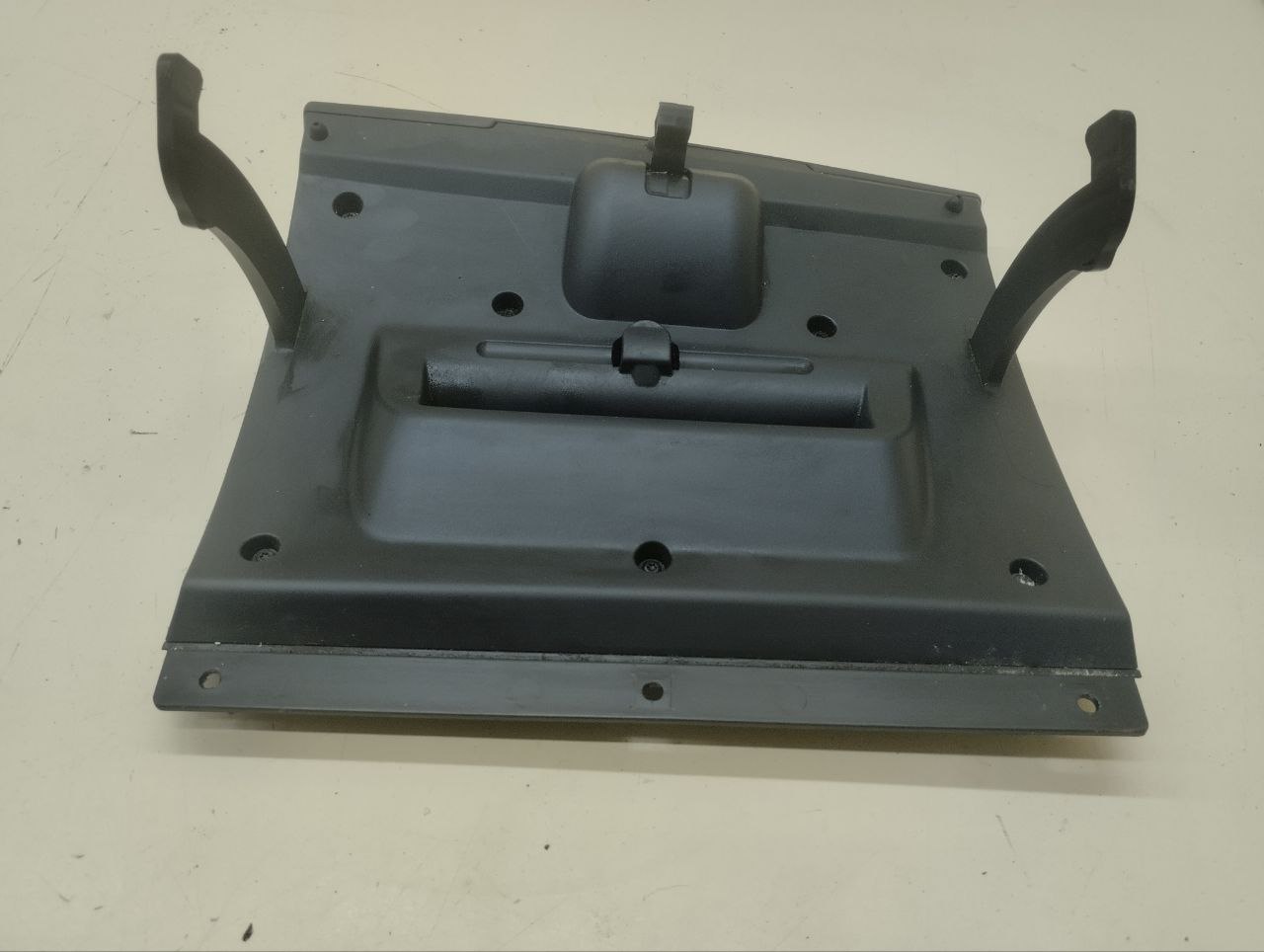 Крышка бардачка Renault Sandero Stepway (5S) 2014-2022 Крышка бардачка Renault Sandero Stepway (5S) 2014-2022