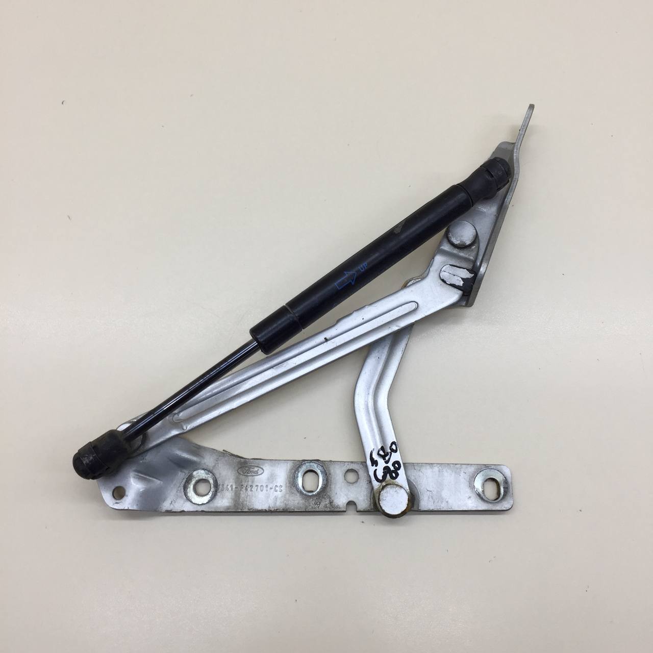 Петля крышки багажника Ford Focus 2 (DB) 2008-2011