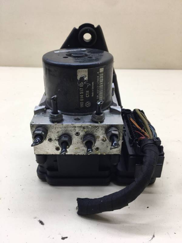 Блок ABS (насос) Volkswagen Jetta (A6) 2010-2019 Блок ABS (насос) Volkswagen Jetta (A6) 2010-2019
