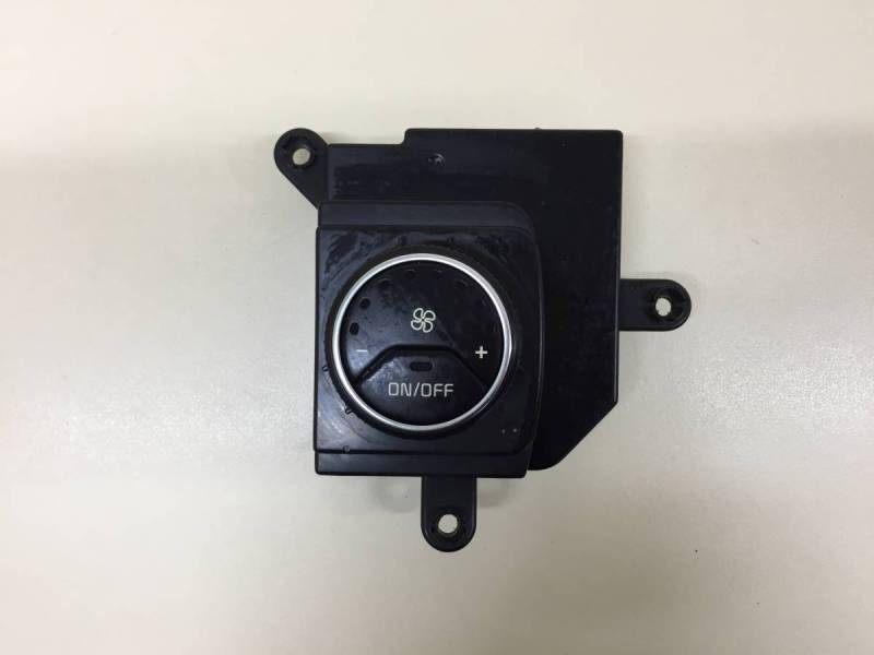 Блок управления климатической установкой Kia Sorento (UM) 2015>