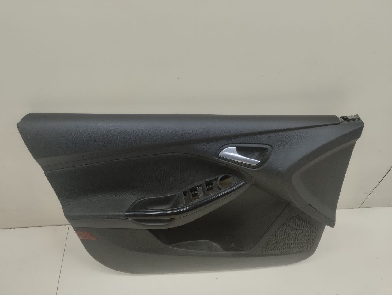 Обшивка двери передней левой Ford Focus 3 2011>