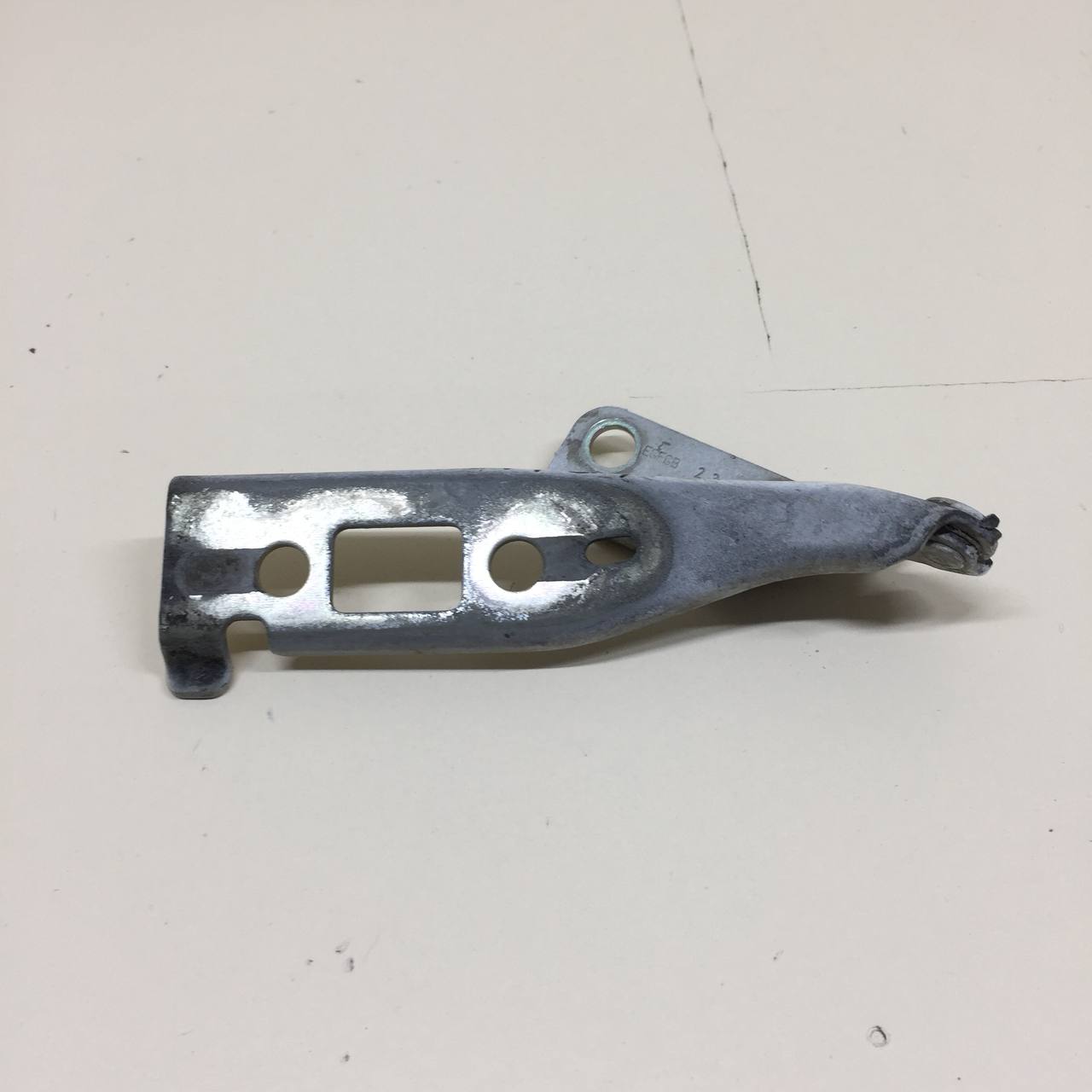 Петля капота правая Ford Fusion (JU) 2002-2012 Петля капота правая Ford Fusion (JU) 2002-2012