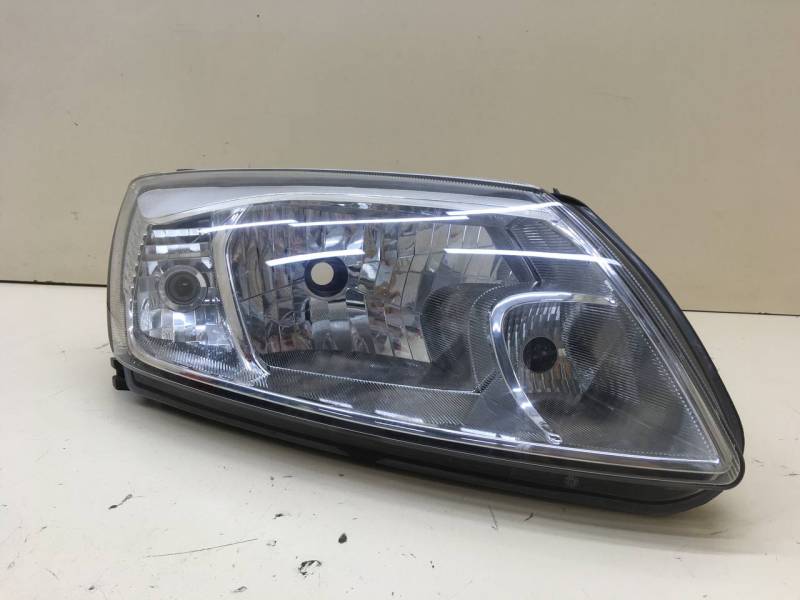 Фара правая Lada Granta 2011>