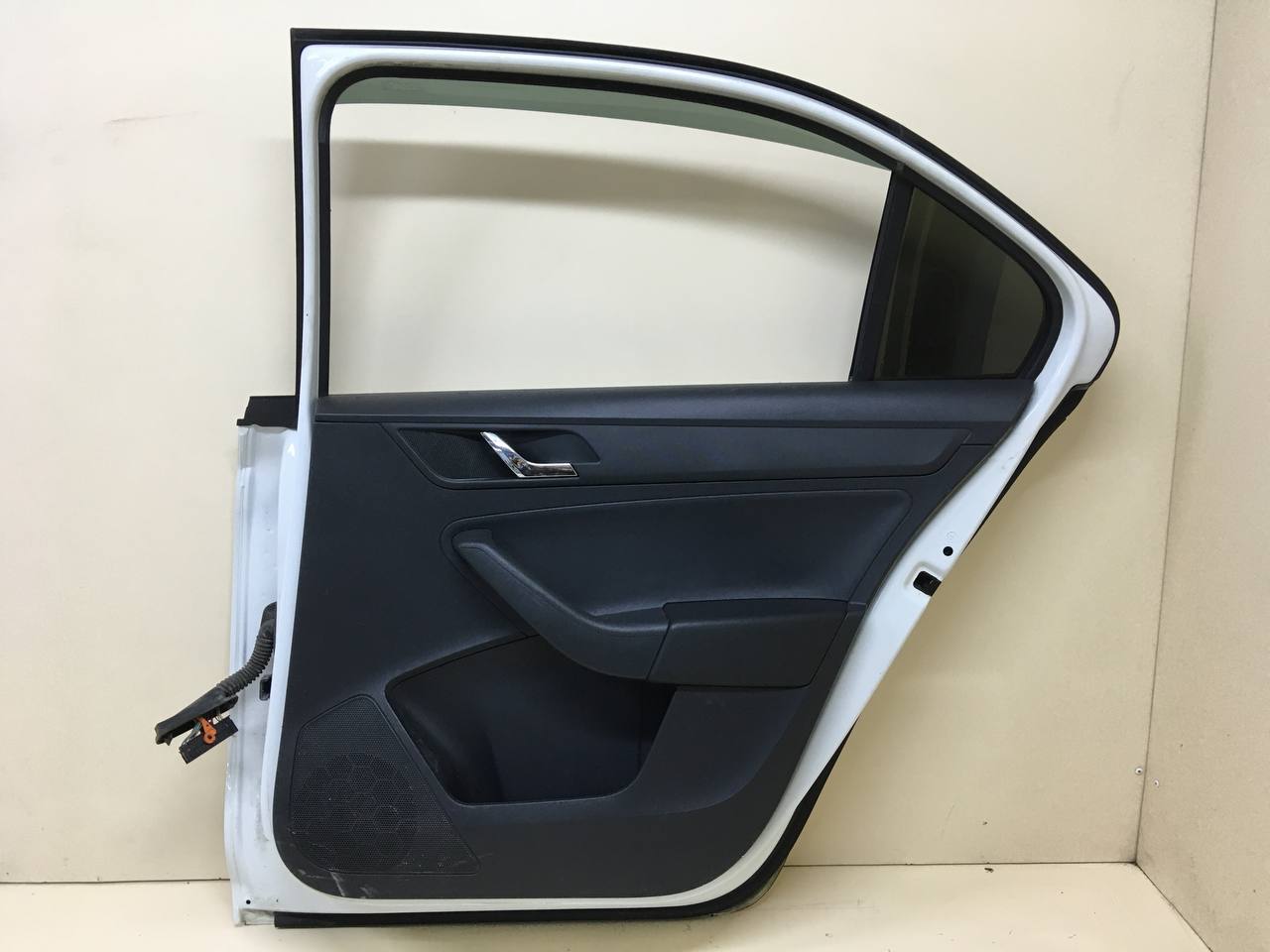 Дверь задняя правая Skoda Rapid 2012-2020 Дверь задняя правая Skoda Rapid 2012-2020