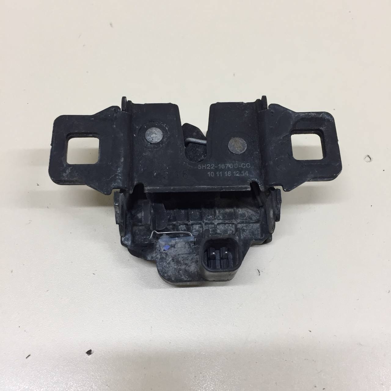 Замок капота Jaguar XE (760) 2014-2021 Замок капота Jaguar XE (760) 2014-2021