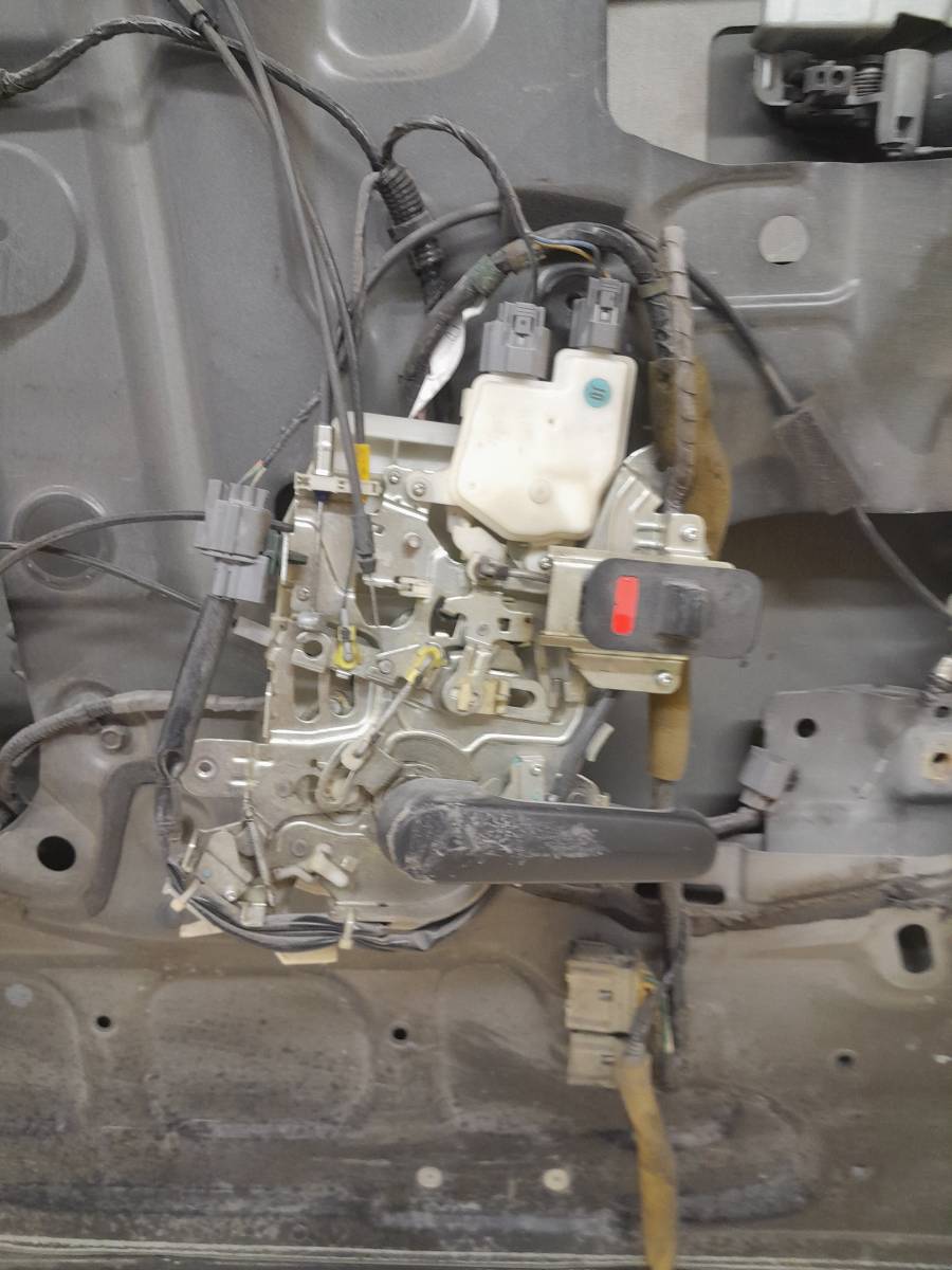 Дверь сдвижная Honda Stepwgn (RG) 2005-2009 Дверь сдвижная Honda Stepwgn (RG) 2005-2009