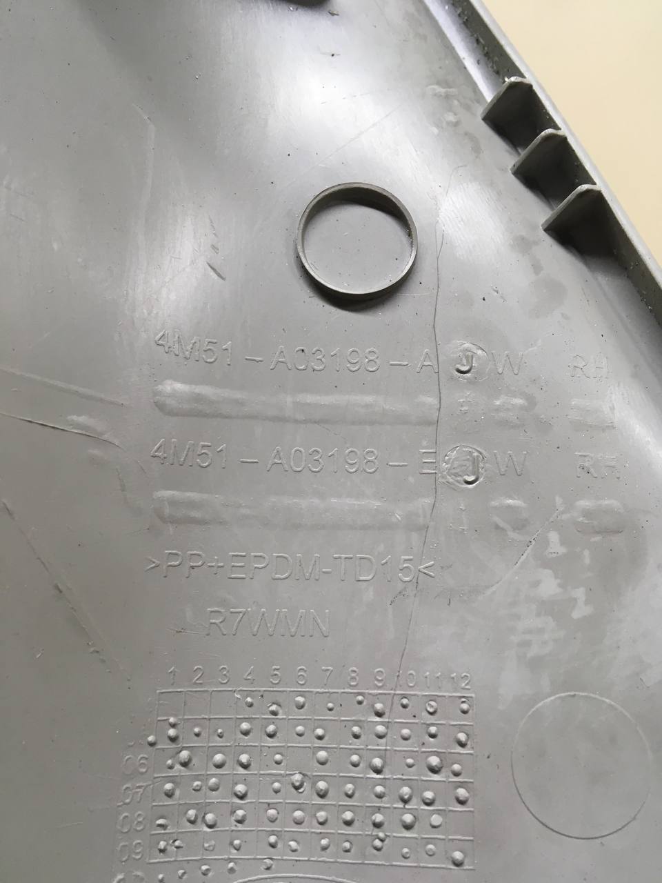 Обшивка стойки Ford Focus 2 (DB) 2008-2011 Обшивка стойки Ford Focus 2 (DB) 2008-2011