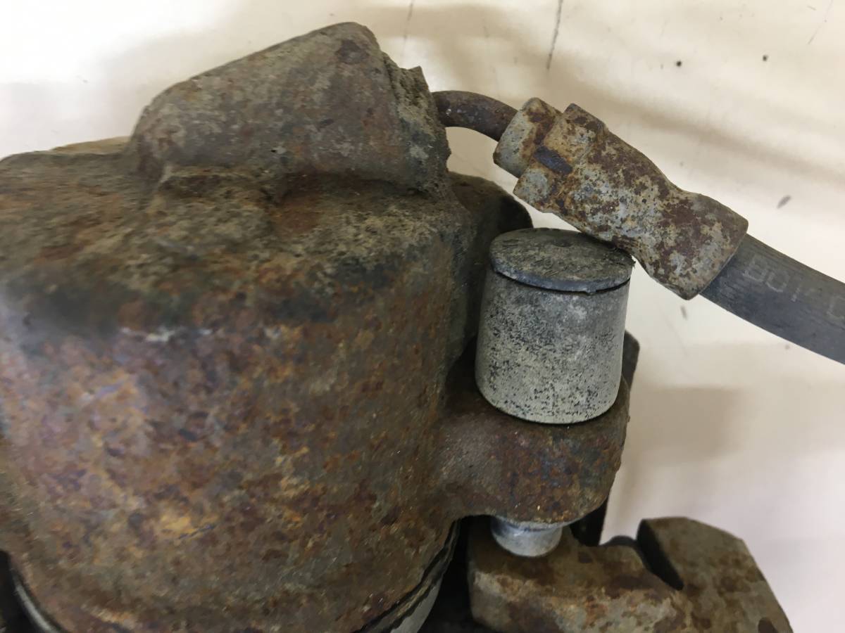 Суппорт передний правый Ford Fiesta (MK5) 2002-2008