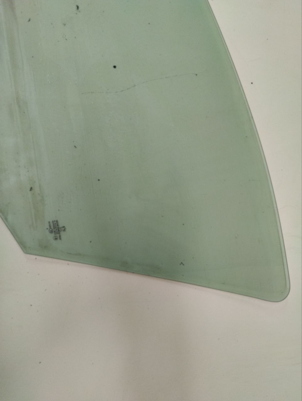 Стекло двери передней правой Peugeot 308 2007>