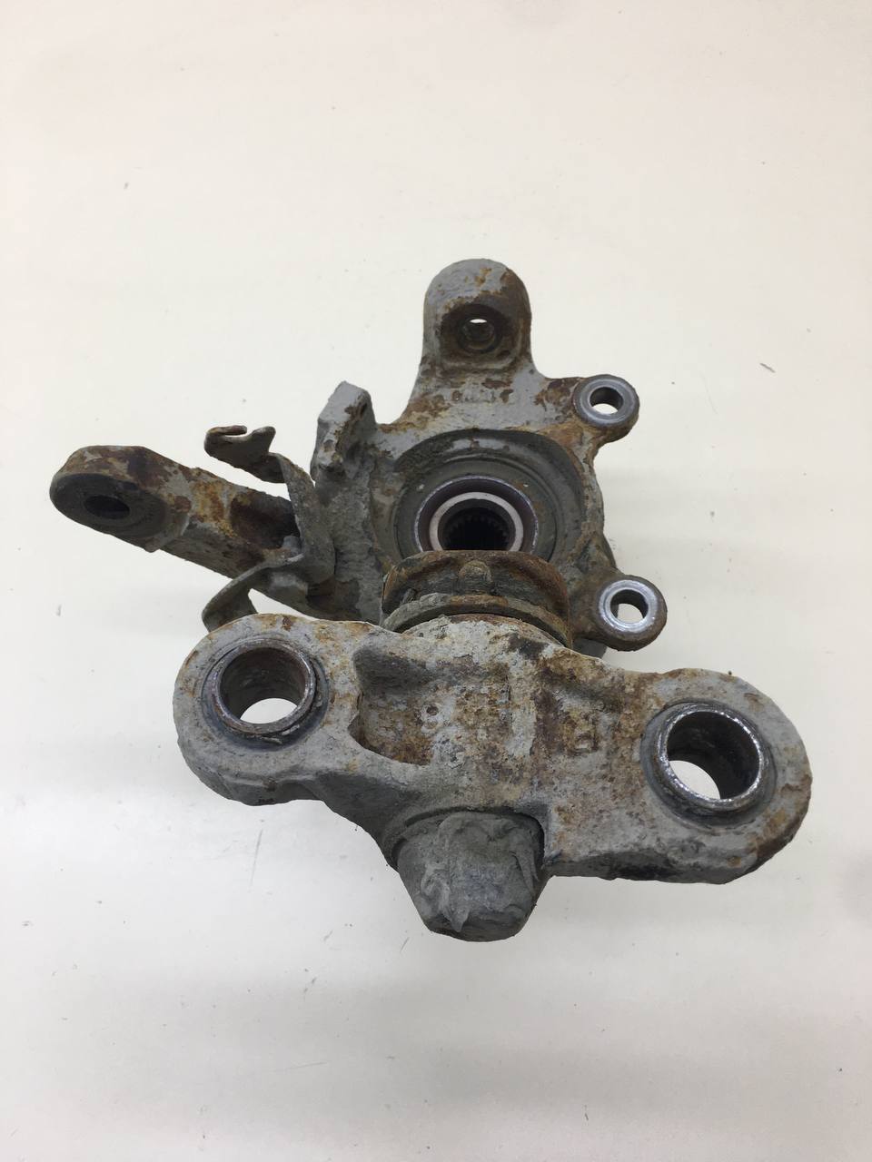 Кулак поворотный передний правый Nissan Primera (P12) 2002-2007