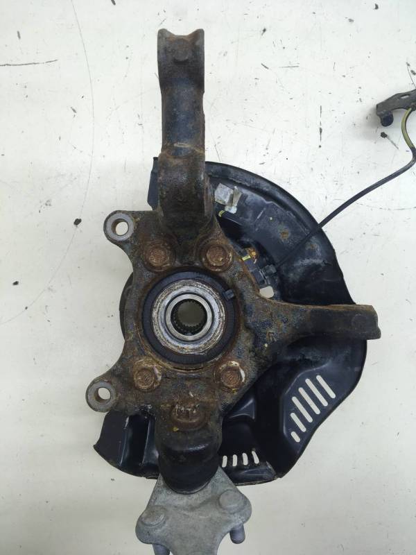 Кулак поворотный передний правый Toyota Corolla E150 2006-2013