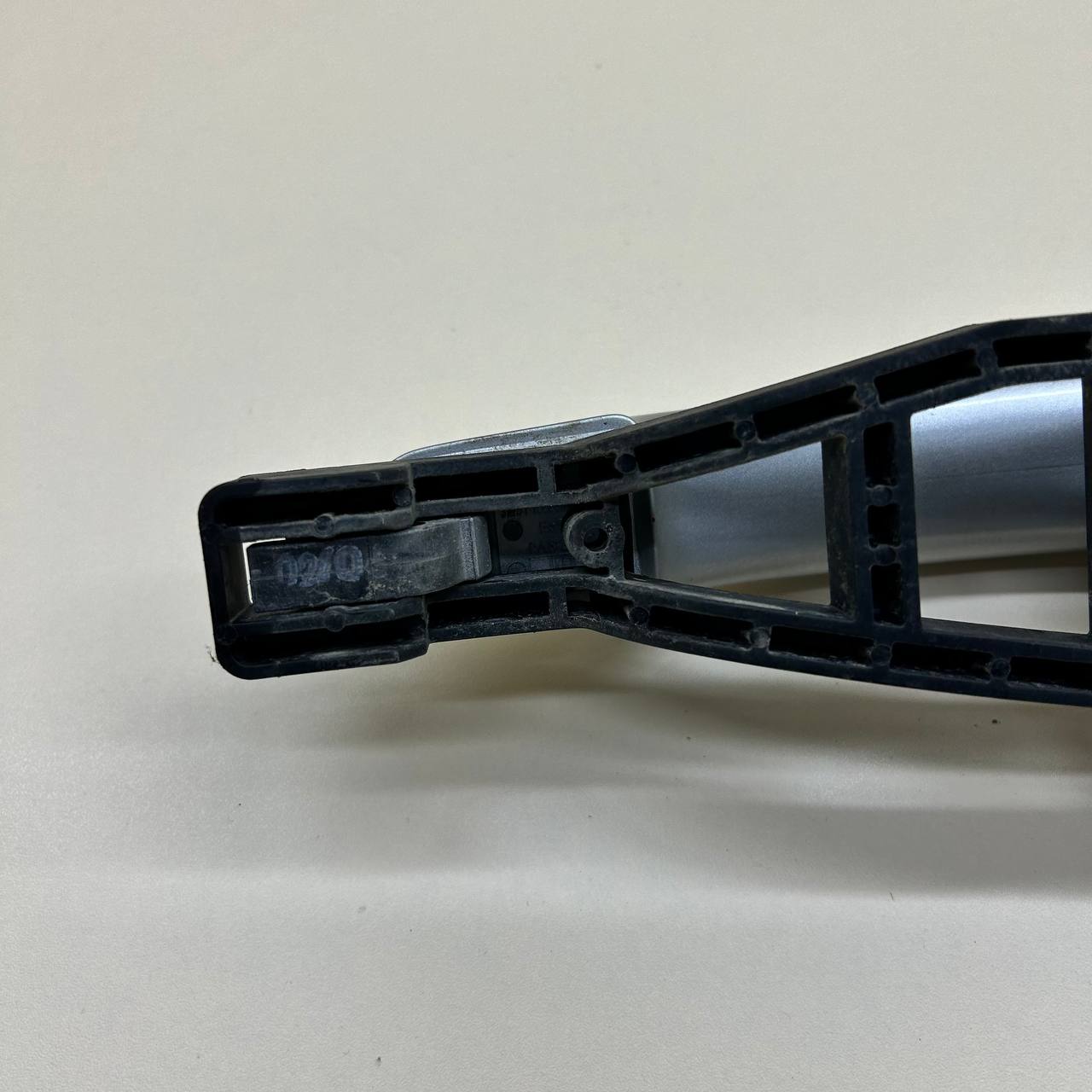 Ручка двери задней наружная левая Ford Focus 2 (DA) 2005-2008 Ручка двери задней наружная левая Ford Focus 2 (DA) 2005-2008
