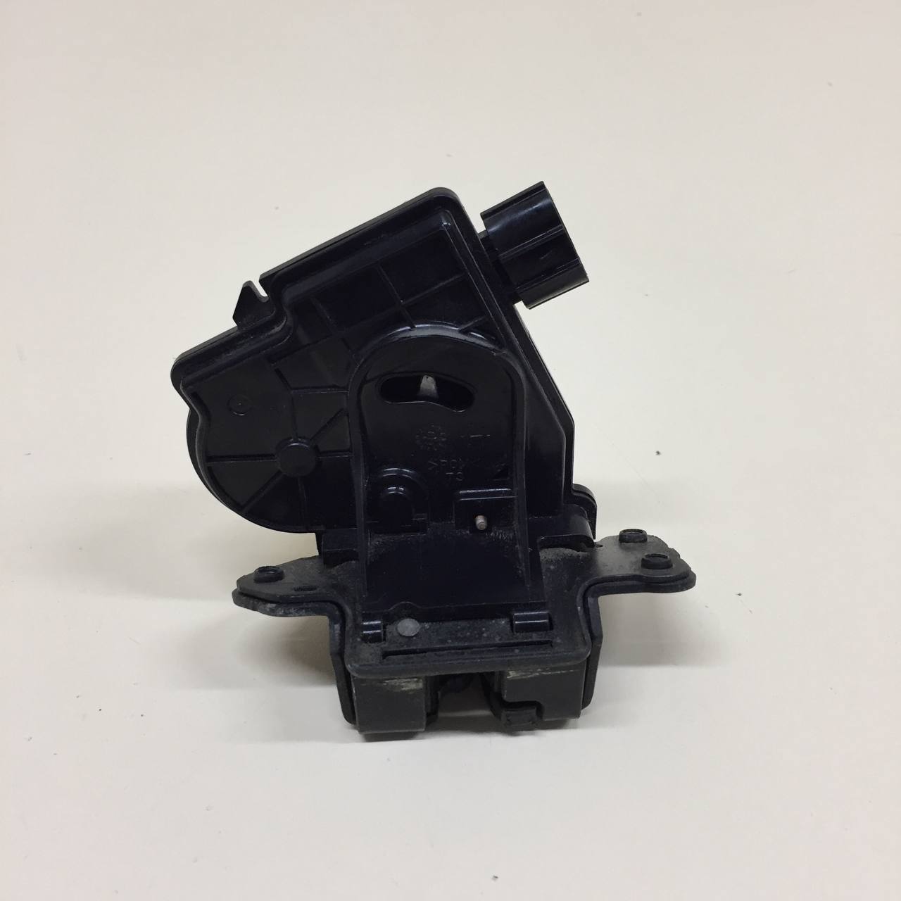 Замок багажника Toyota Auris (E150) 2006-2012