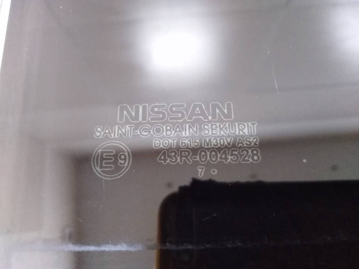 Стекло двери задней правой Nissan Tiida (C11) 2007-2014