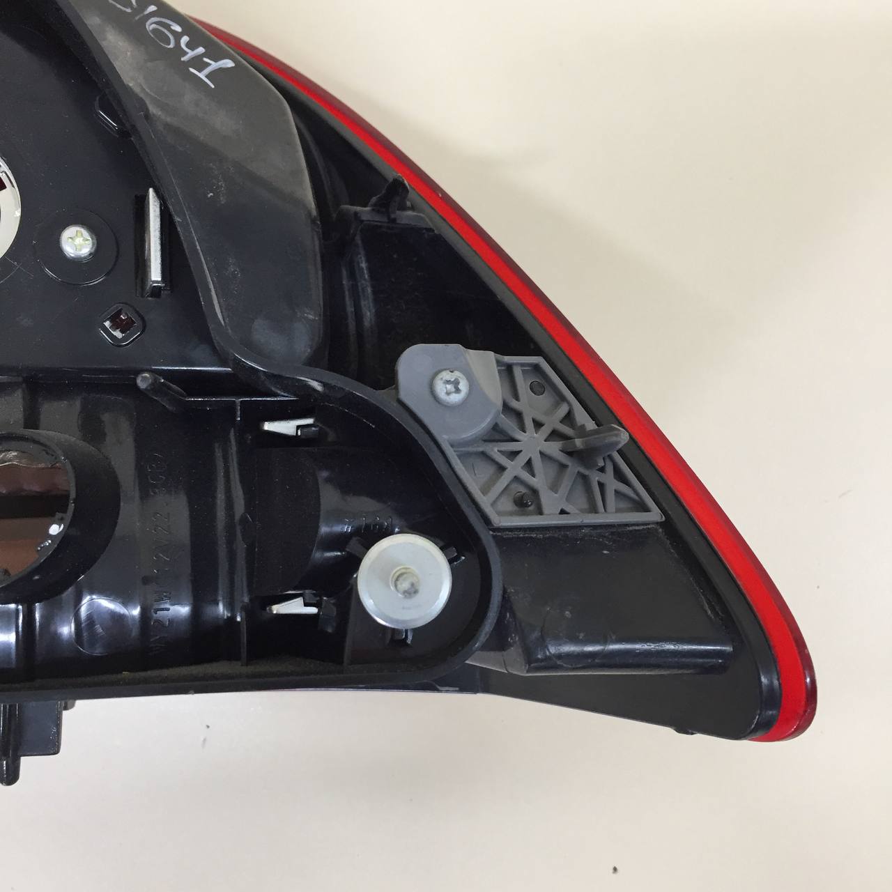 Фонарь задний наружный левый Honda Civic 4D 2006-2012