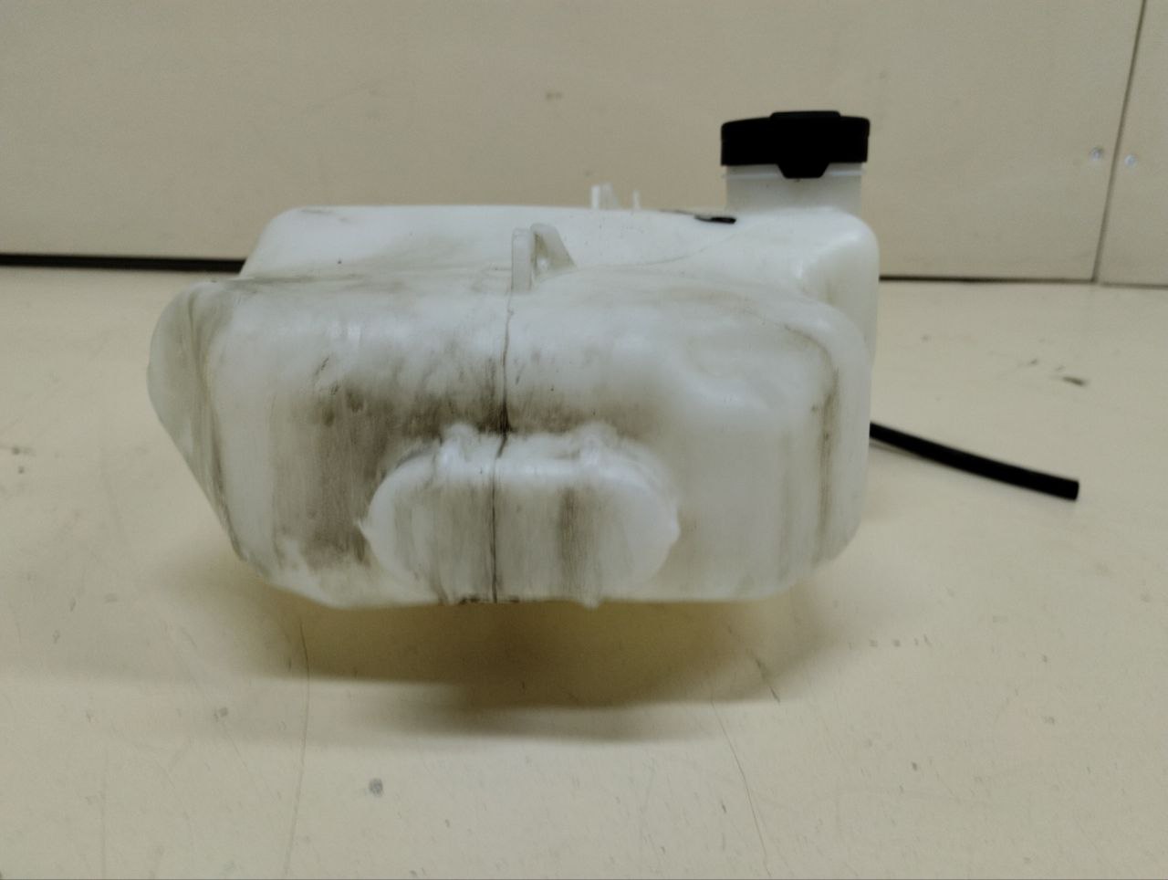 Бачок омывателя Lada Vesta 2015>