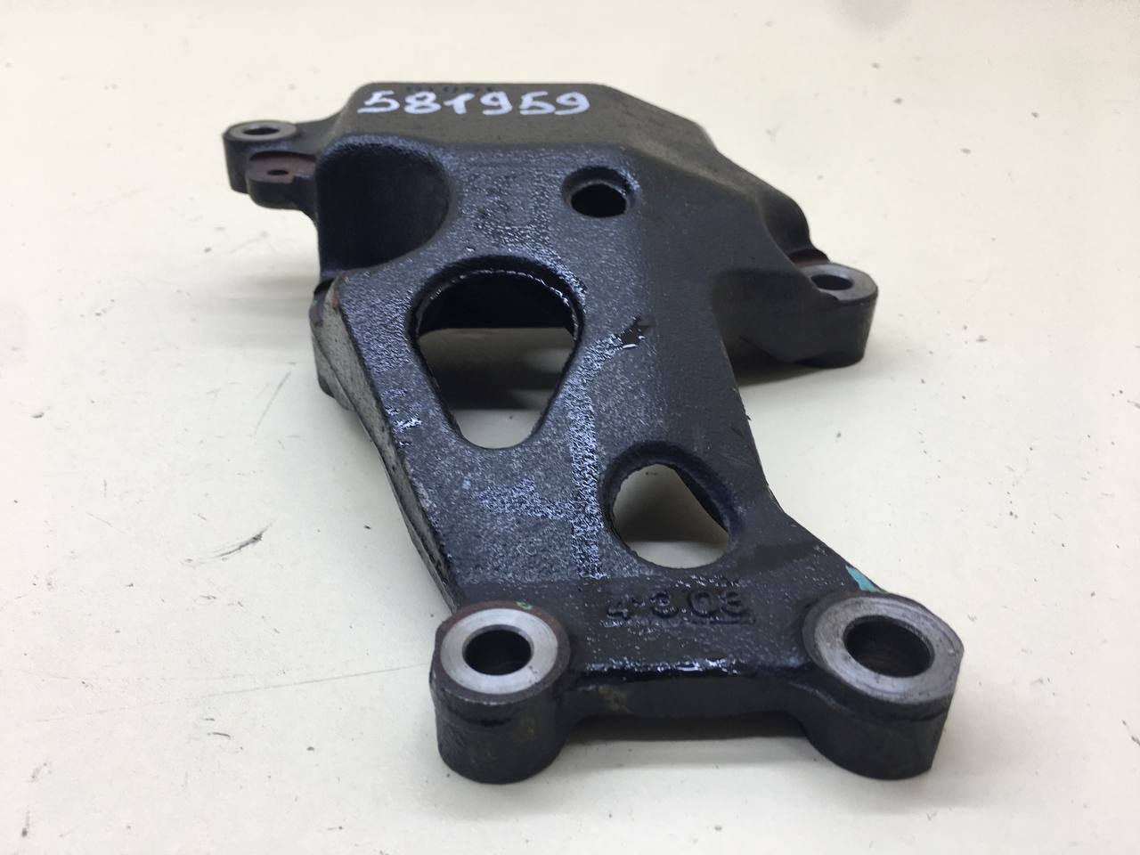 Кронштейн двигателя Toyota Camry (V50) 2011-2017 Кронштейн двигателя Toyota Camry (V50) 2011-2017