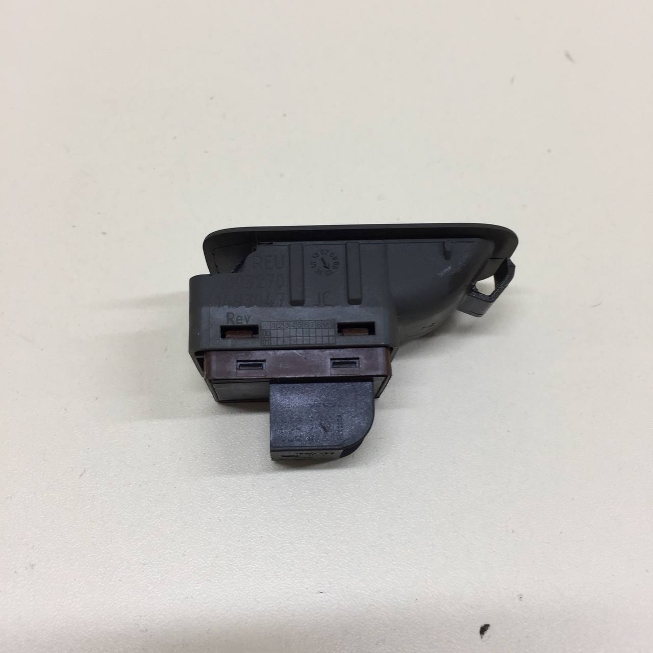 Кнопка открывания багажника Audi Q5 (8R) 2008-2017