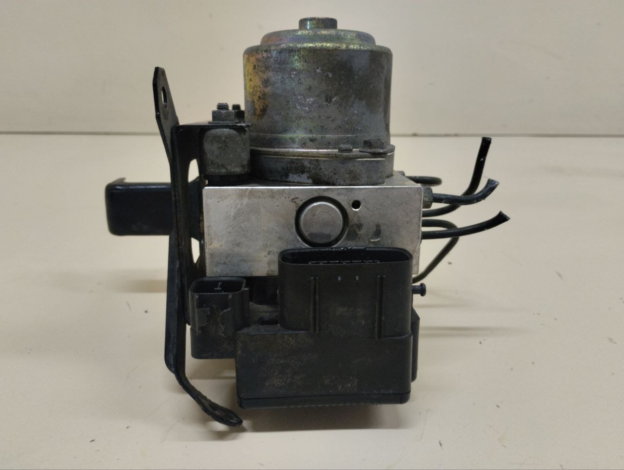Блок ABS (насос) Mitsubishi Pajero/Montero Sport (K9) 1997-2008