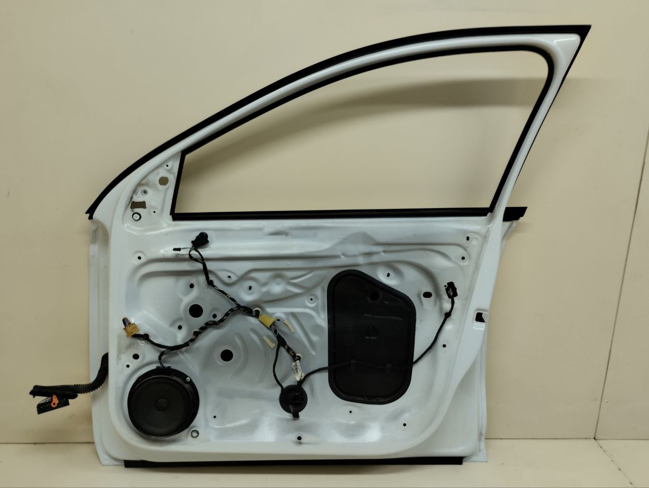 Дверь передняя правая Skoda Rapid 2012-2020 Дверь передняя правая Skoda Rapid 2012-2020