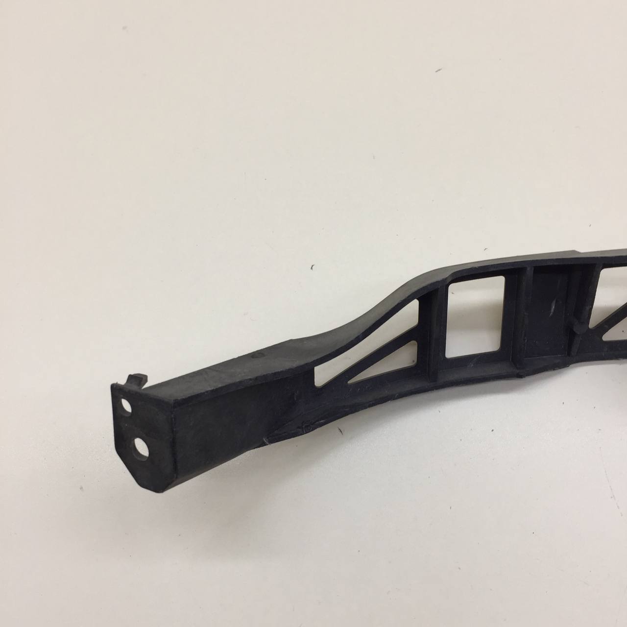 Кронштейн фар правый Mazda Mazda 3 (BK) 2002-2009