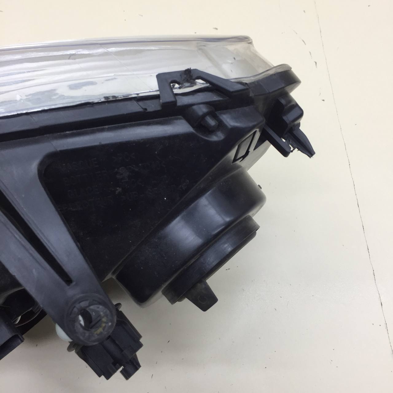 Фара правая Renault Duster (HSA, HSM) 2012> Фара правая Renault Duster (HSA, HSM) 2012>