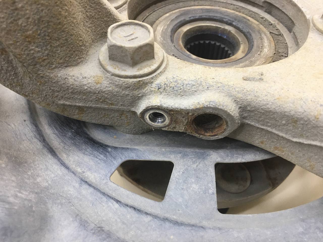 Кулак поворотный передний левый Toyota Rav 4 (A30) 2006-2013