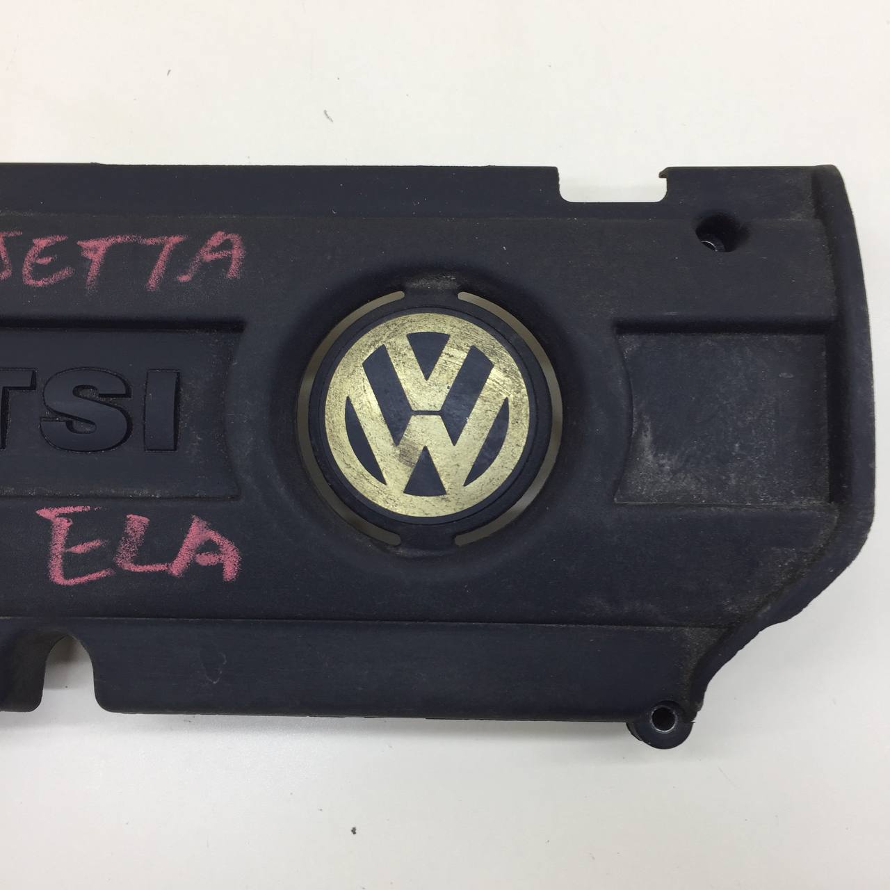 Крышка двигателя декоративная Volkswagen Jetta (A6) 2010-2019 Крышка двигателя декоративная Volkswagen Jetta (A6) 2010-2019