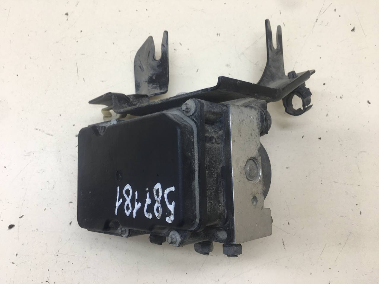 Блок ABS (насос) Nissan Almera 3 (G11, G15) 2012> Блок ABS (насос) Nissan Almera 3 (G11, G15) 2012>