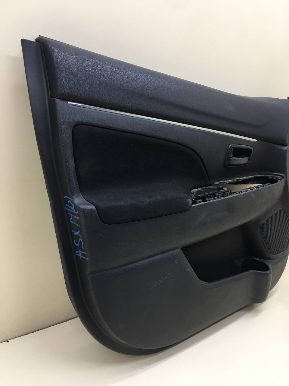 Обшивка двери передней левой Mitsubishi ASX (GA) 2010>