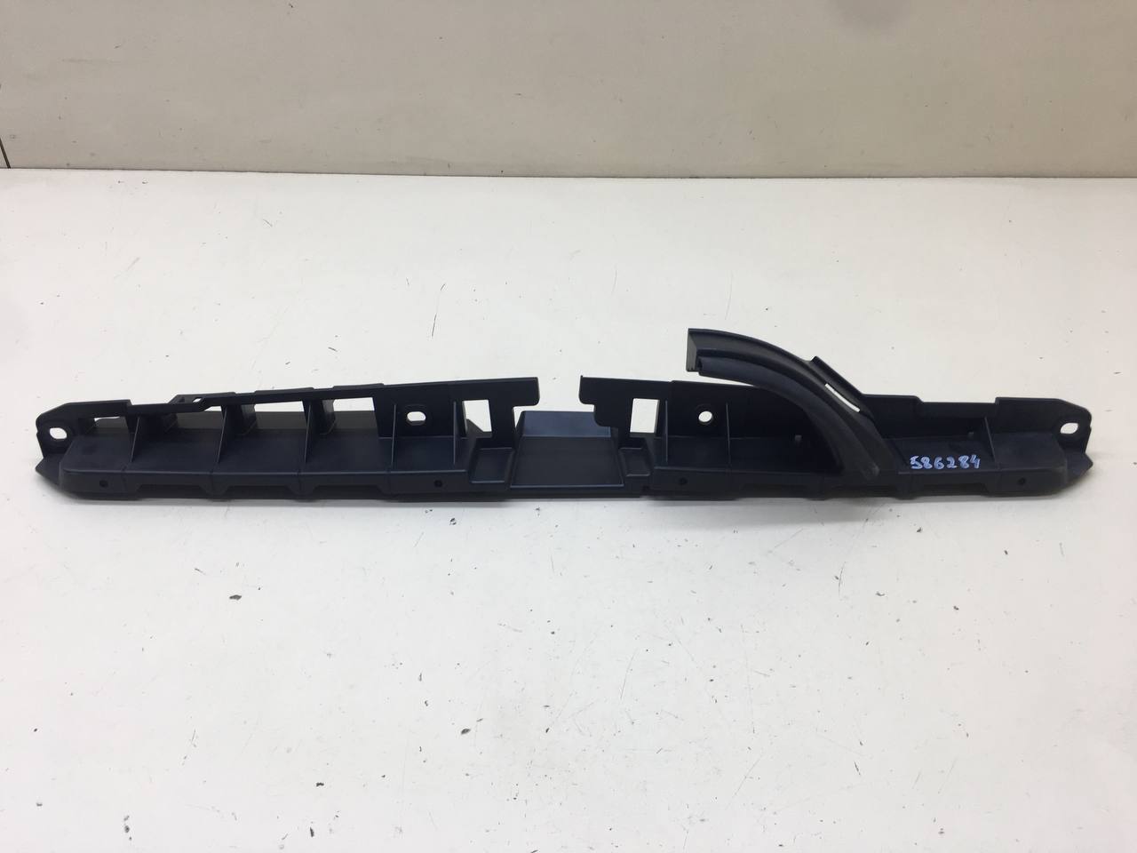 Кронштейн решетки радиатора Subaru Impreza (G13/G23) 2012-2016