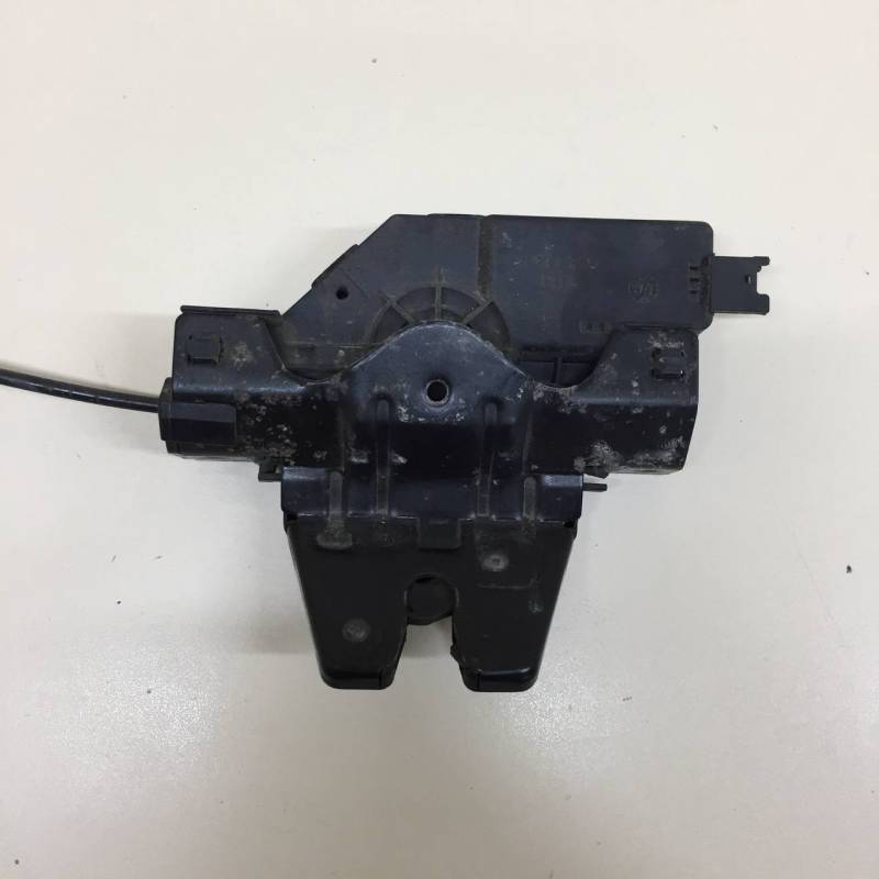 Замок багажника BMW 3-series E90/E91 2005-2011 Замок багажника BMW 3-series E90/E91 2005-2011