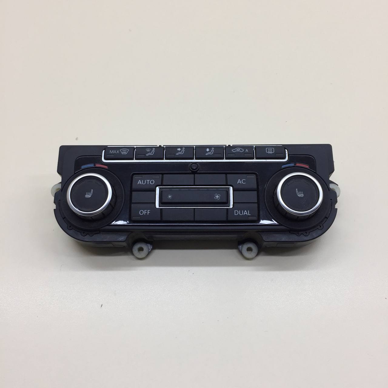 Блок управления климатической установкой Volkswagen Tiguan (5N1) 2007-2011