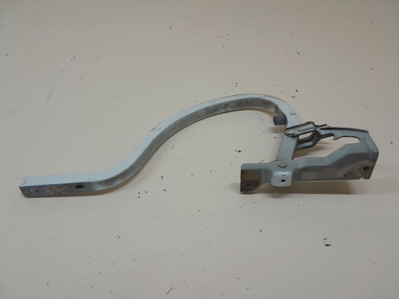 Петля крышки багажника Chevrolet Cobalt (T250) 2011-2015 Петля крышки багажника Chevrolet Cobalt (T250) 2011-2015