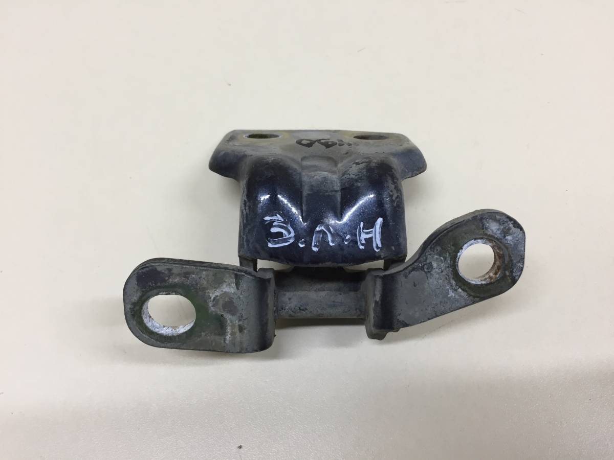 Петля двери задней левой нижняя Kia Spectra (SD) 2004-2011