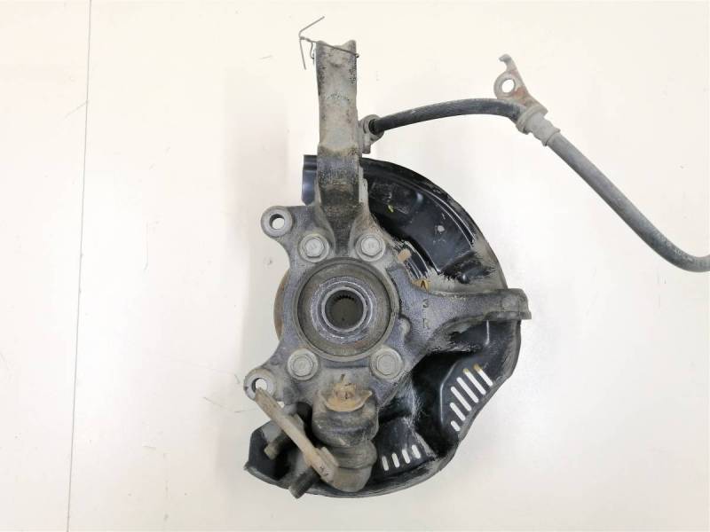 Кулак поворотный передний правый Toyota Corolla E150 2006-2013