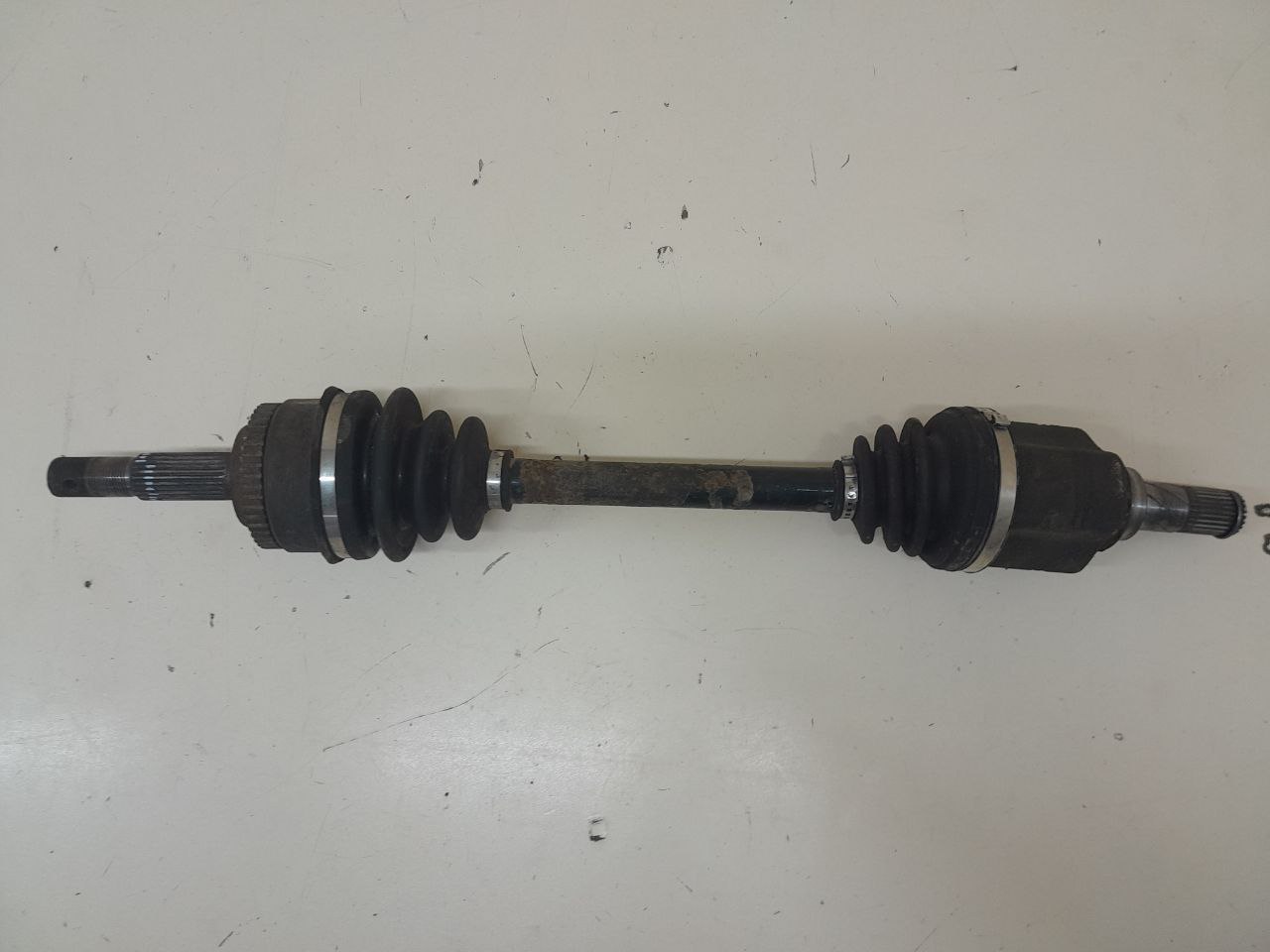 Полуось передняя левая Nissan Almera (N16) 2000-2006 Полуось передняя левая Nissan Almera (N16) 2000-2006